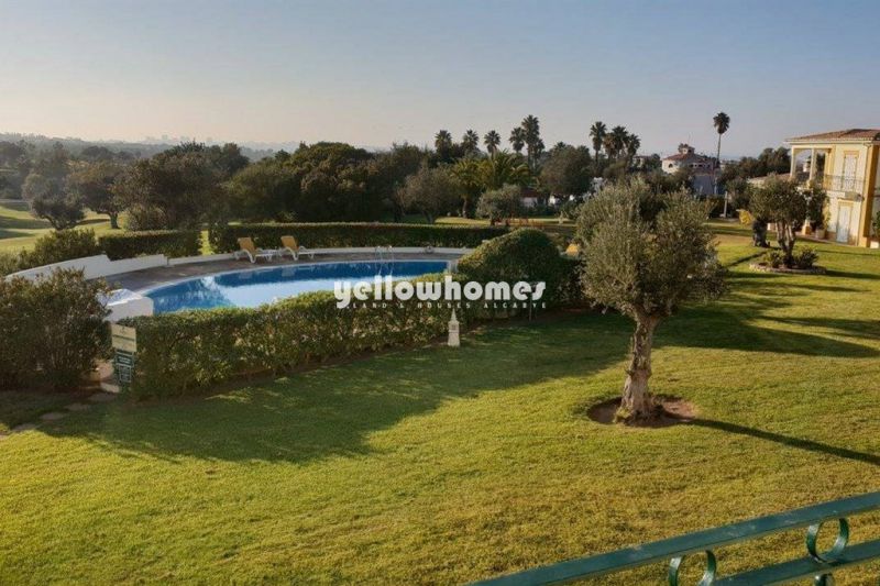 Maravilhoso apartamento T1 bum condomínio de golfe perto do Carvoeiro